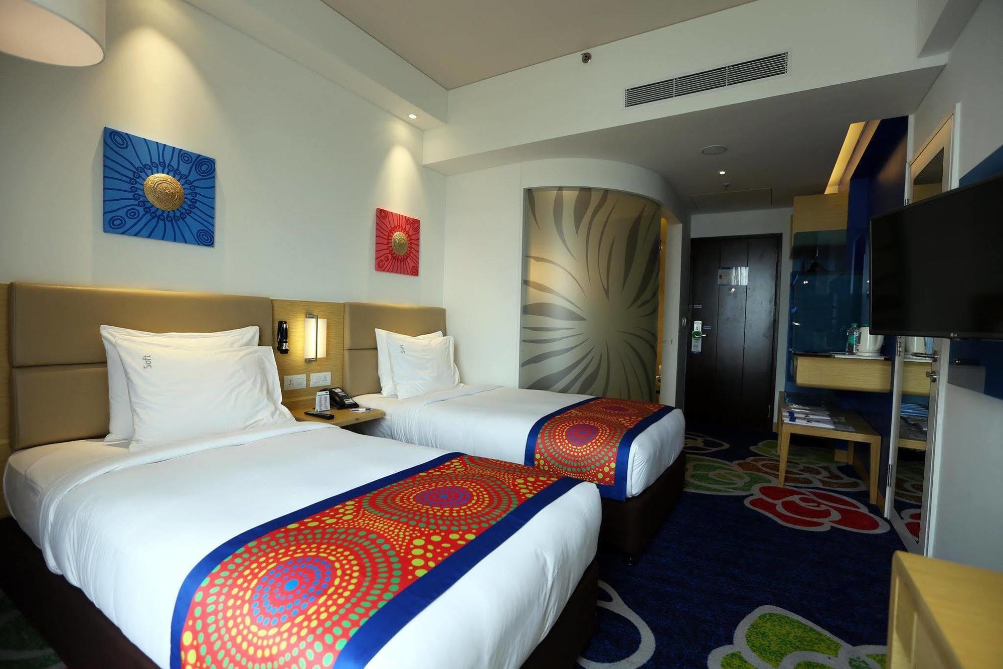 Holiday Inn Express Chennai Old Mahabalipuram Road מראה חיצוני תמונה