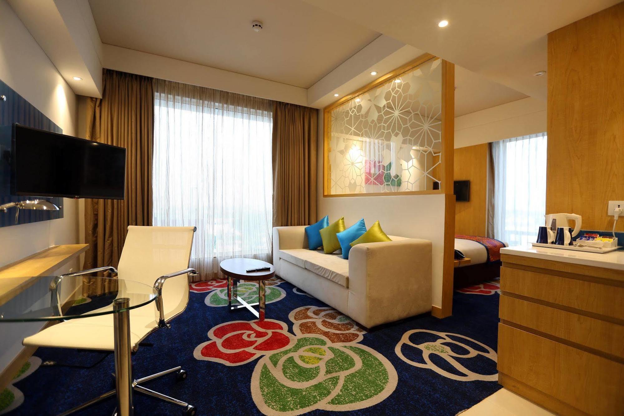 Holiday Inn Express Chennai Old Mahabalipuram Road מראה חיצוני תמונה