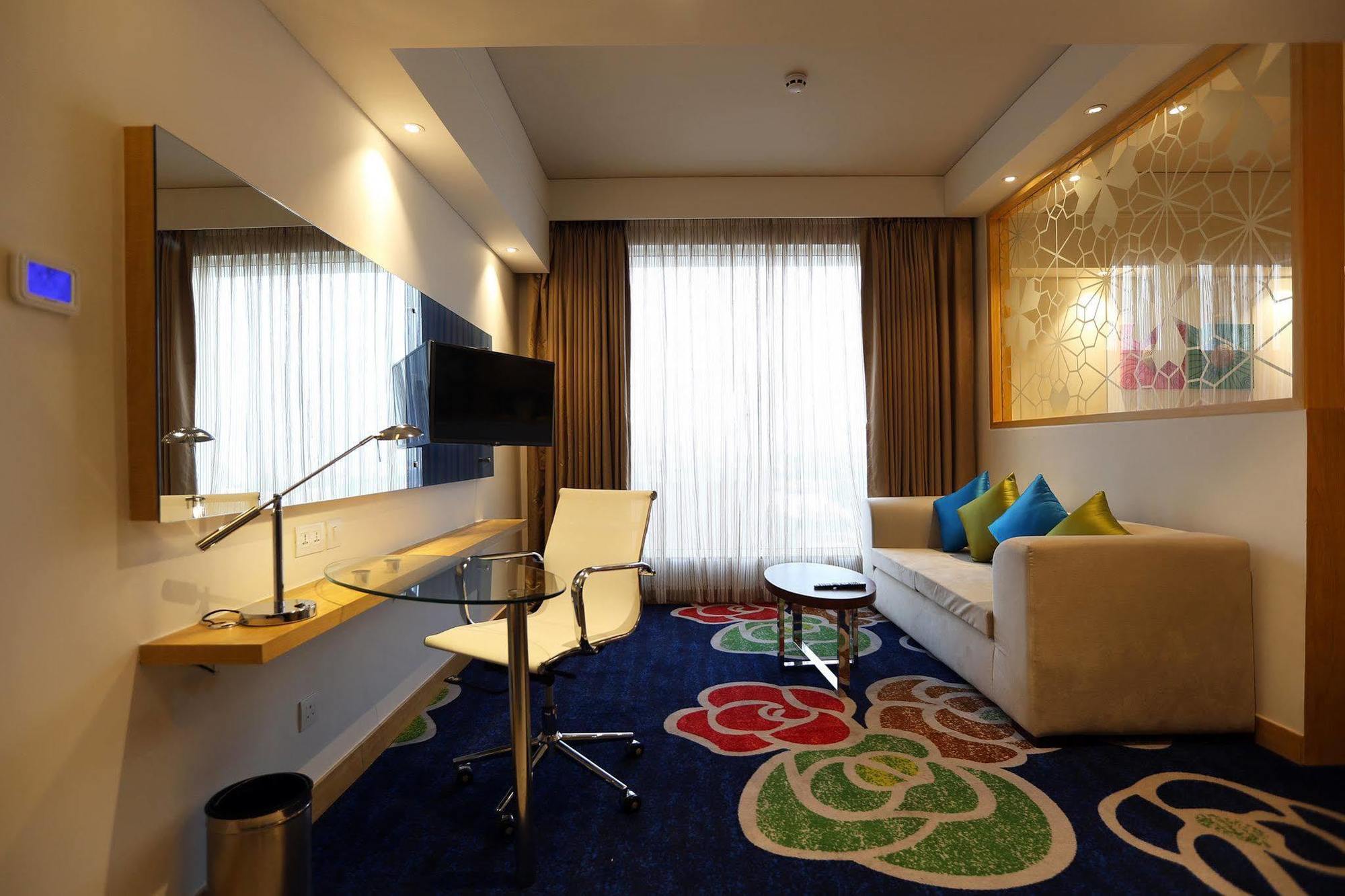 Holiday Inn Express Chennai Old Mahabalipuram Road מראה חיצוני תמונה